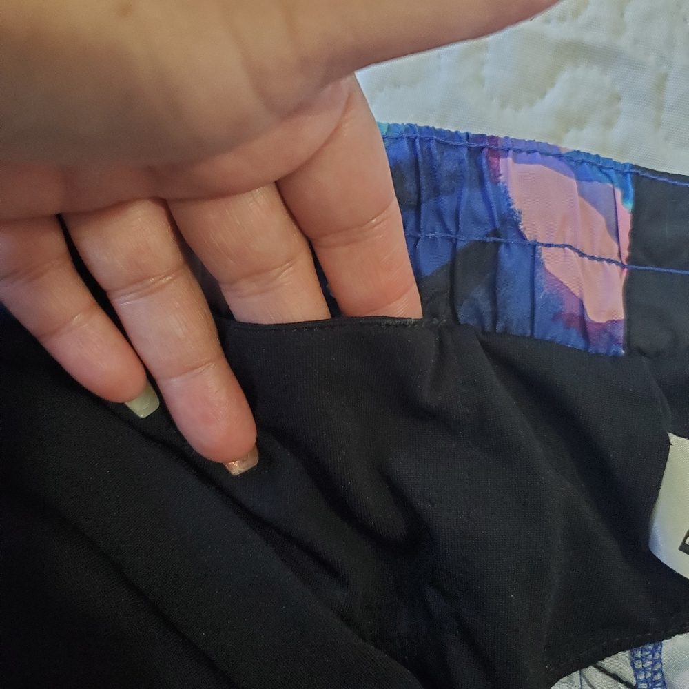 Shorts - Picture 5 of 6